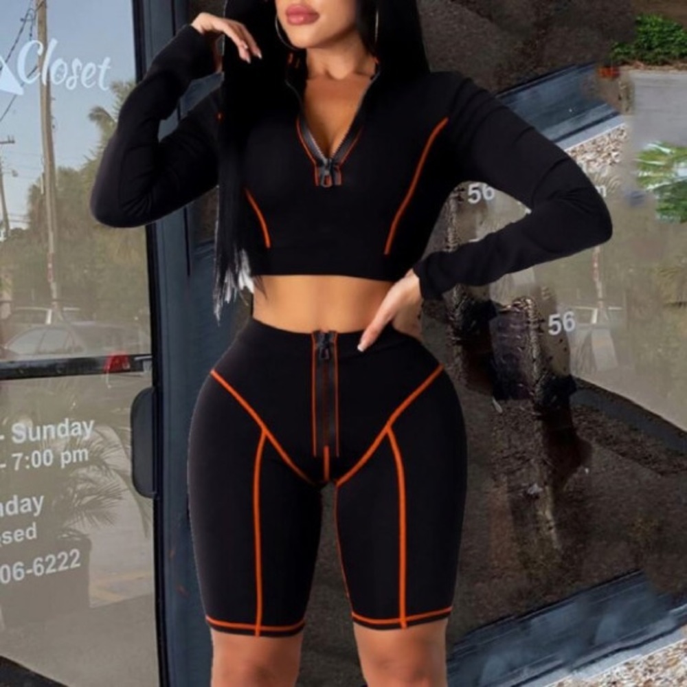 Sportswear Comfortable  Half Zip Up Long Sleeve Crop Top & Zip Up Shorts Outfit